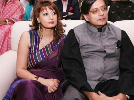 સુનંદા પુષ્કરની મોત મામલે શશી થરુર આરોપી