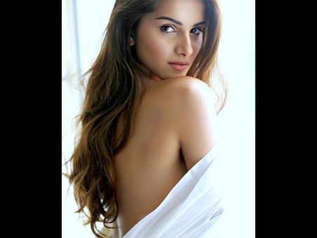 અત્યારથી જ લાગી ફેનની લાઈન