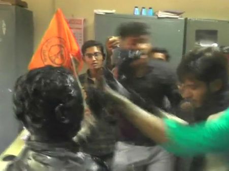 પ્રોફેસર સાથે મારપીટ કરતાં પોલીસ ફરિયાદ