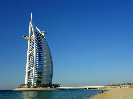 દુબઈમાં આ રેસ્ટોરન્ટમાં ખાવામાં નાખવામાં આવે છે સોનું