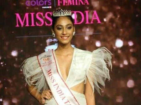 અનુકૃતિ વાસ વ્યવસાયે ખેલાડી