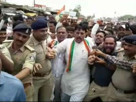 રાષ્ટ્રીય ધોરીમાર્ગ કરાયા ચક્કાજામ