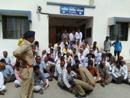 કૉંગ્રેસના કાર્યકરોની કરાઇ અટકાયત