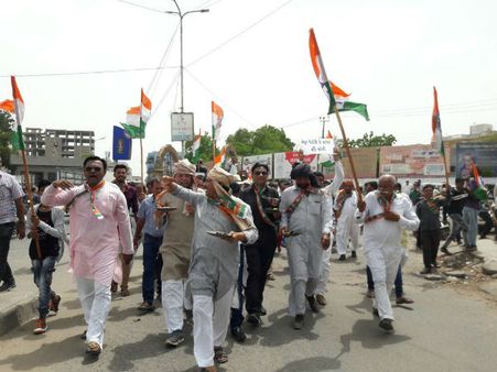 કૉંગ્રેસે રાજ્યભરમાં કર્યા દેખાવો