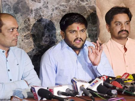 પાસના પૂર્વ આગેવાનો કરોડોમાં ખરીદાયા, હાર્દિક પટેલના આક્ષેપથી રાજકીય ખળભળાટ