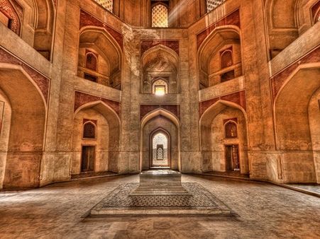 16 મી સદીના ચિત્રિત સજાવટના કેટલાક અવશેષો મળ્યા