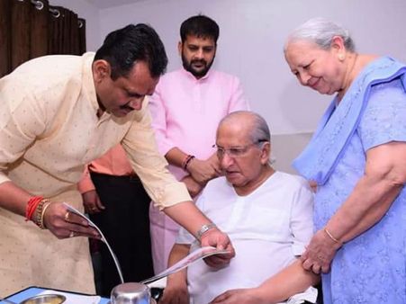 વિશિષ્ઠ સામાજિક અગ્રણીઓ સાથે સંવાદ