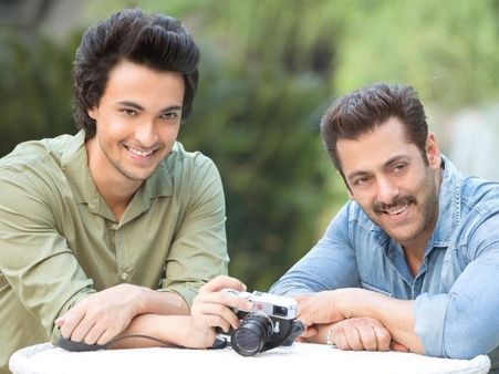 સલમાનની ફિલ્મોના પોસ્ટર બાળો સલમાનની ફિલ્મોના પોસ્ટર બાળો