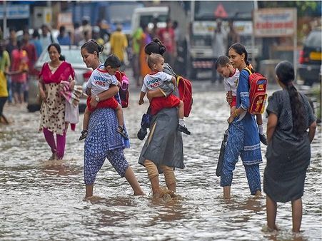 Live: મુંબઈમાં ભારે વરસાદનું એલર્ટ, ઘણા વિસ્તારોમાં પાણી ભરાયા