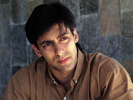 પહેલી ફિલ્મમાં સલમાન ખાનની હતી આટલી જ ફી, અક્ષયકુમારની તો ખસ્તા હાલત