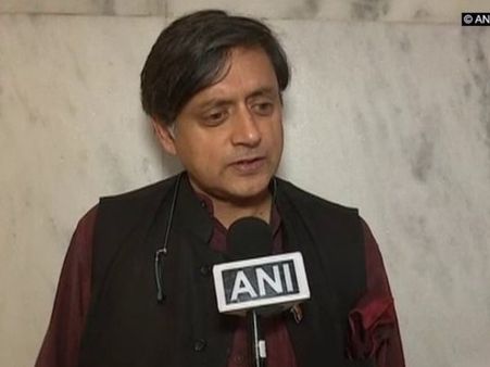 સુનંદા પુષ્કર મોત મામલે શશિ થરૂર આરોપી, કોર્ટમાં હાજર રહેવાનો આદેશ