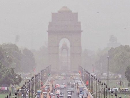 દિલ્હી ઝેરી હવામાં શ્વાસ લેવા મજબૂર