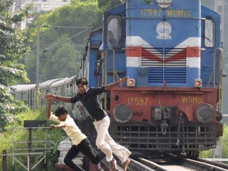સેલ્ફી લેતી વખતે લોકો થઇ જાય છે મોતના શિકાર