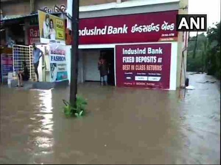 મુંબઈ પછી હવે ગુજરાતમાં પણ ભારે વરસાદ, વલસાડમાં પાણી ભરાયા