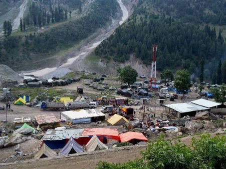 સુરક્ષા વિના આવે યાત્રીઓ