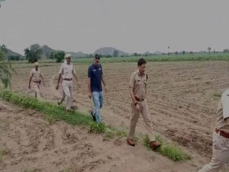 હરિયાણા સરકારે મૃતક રકબરના પરિવારને 8 લાખનો ચેક આપ્યો