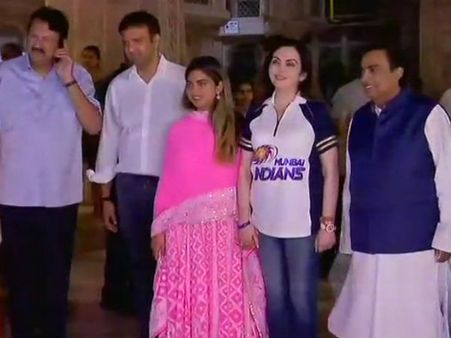 ઈશા અને આકાશ જોડિયા ભાઈ-બહેન છે..