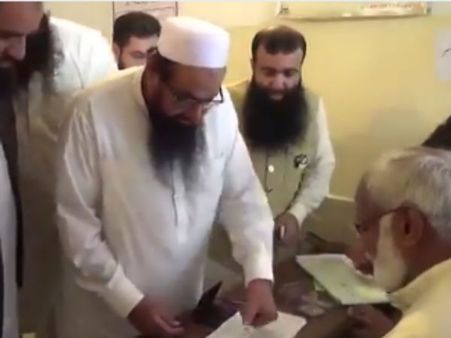 પાકિસ્તાન ઈલેક્શન: આતંકી હાફિઝ સઈદે પણ વોટ આપ્યો