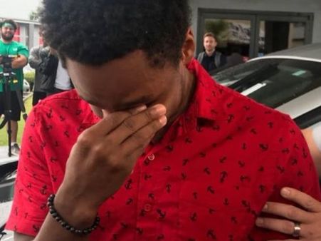 સીઇઓએ ગિફ્ટ કરી દીધી કાર સીઇઓએ ગિફ્ટ કરી દીધી કાર