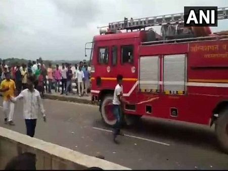 ભીડે વાહનોને કર્યા આગના હવાલે