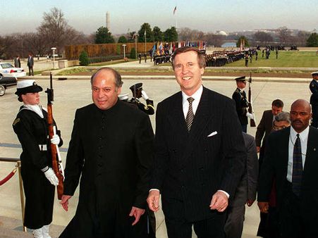 મુંબઈમાં બ્લાસ્ટ અને ઈસ્લામાબાદમાં પીએમ નવાઝ