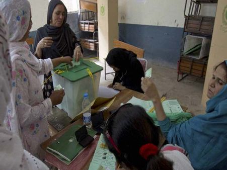 પાકિસ્તાનની ચૂંટણી પહેલા પેશાવરમાં તૈયાર થયા 1000 કફન, જાણો કારણ