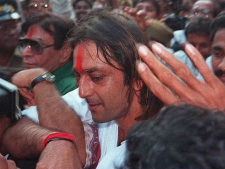 સંજયના દોસ્તોએ ખોલ્યા હતા રાઝ સંજયના દોસ્તોએ ખોલ્યા હતા રાઝ