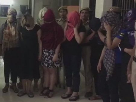 સ્પાની આડમાં દેહવ્યાપારનો ધંધો, 11 યુવતીઓ સહીત 15 ધરપકડ