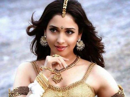 હું અત્યારે ખુશીથી સિંગલ છુ