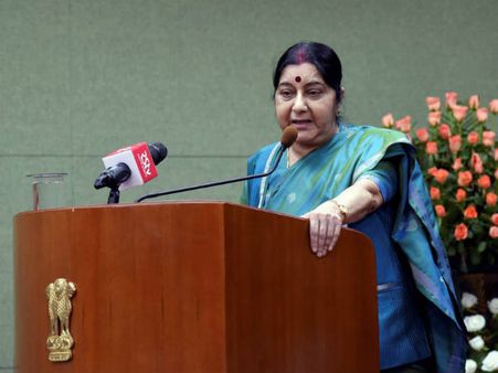 સુષ્મા સ્વરાજે શરૂ કર્યો પોલ, ‘શું આ પ્રકારના ટ્રોલિંગને મંજૂરી છે?'