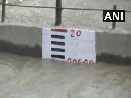 10,000 પરિવારોનું સ્થળાંતર