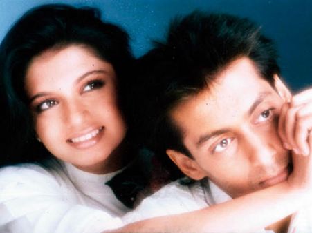 સેકન્ડ લીડ ડેબ્યુ