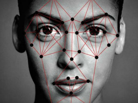 વધુ સુરક્ષિત બનશે આધાર કાર્ડ, ફેસ સ્કેન કરાવવું બન્યું જરૂરી