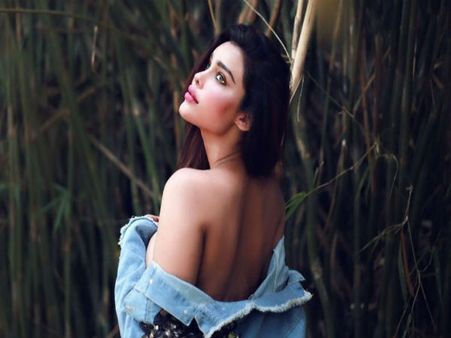 Pics: સેક્સી સ્ટારે મચાવી સનસની, જોતજોતામાં થયો હંગામો