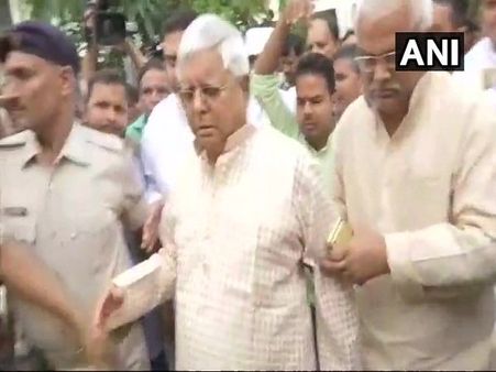 લાલુ પ્રસાદ યાદવે રાંચીની સીબીઆઈ કોર્ટમાં સરેન્ડર કર્યું