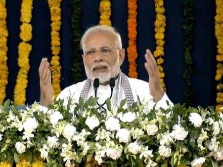 મોદીએ ગુજરાતની બહેનોને આપી રક્ષા બંધનની ભેટ