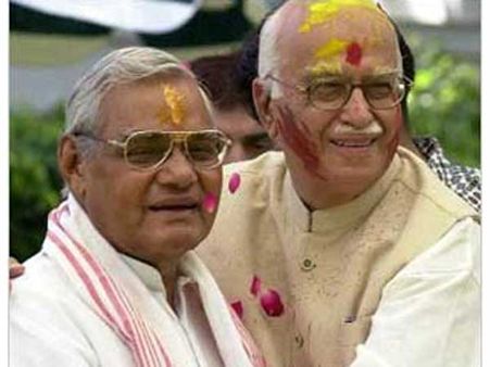 વાજપેયીના નિધન પર ભાવુક થયા અડવાણી, આવી રીતે કર્યા યાદ