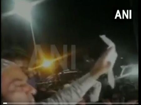 Video: સેના વિરુદ્ધ સેંકડો પાકિસ્તાની રસ્તા પર ઉતર્યા