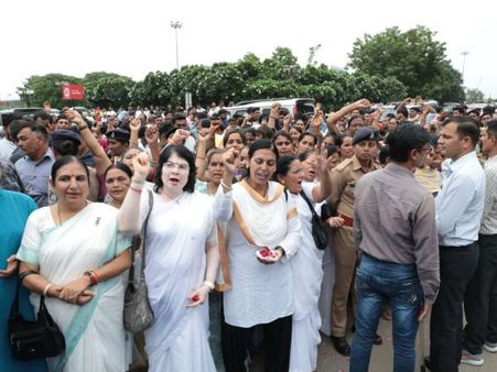 અટલજી અમર રહોના નારા લાગ્યા