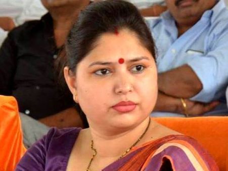 વિવાદોમાં છે મહિલા સાંસદ