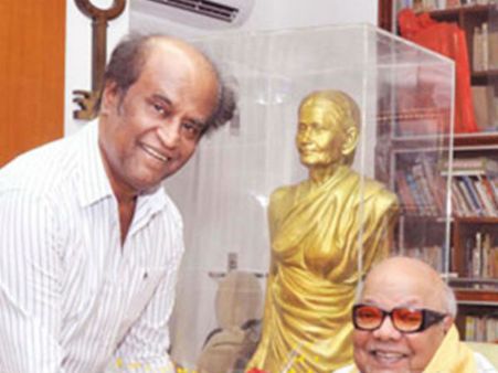 કરુણાનિધિ તેમના આદર્શ છે