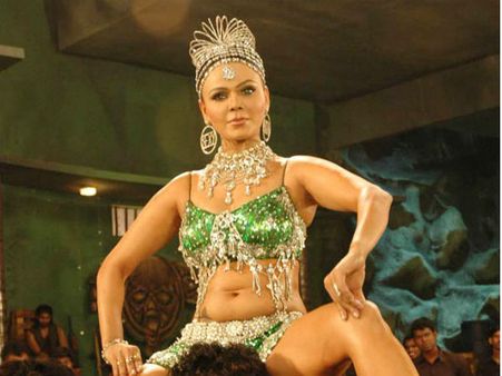 Video: રાખી સાવંતે આપ્યુ જ્ઞાનઃ ‘નાકના વાળથી થાય છે હાર્ટમાં બ્લોકેજ'