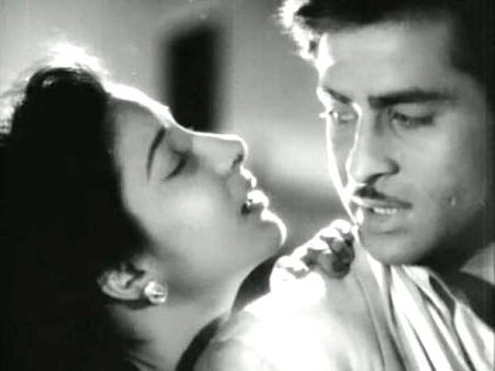 સ્ટુડિયો વેચાવાથી પરિવાર પણ નિરાશ અને કલાકારો પણ