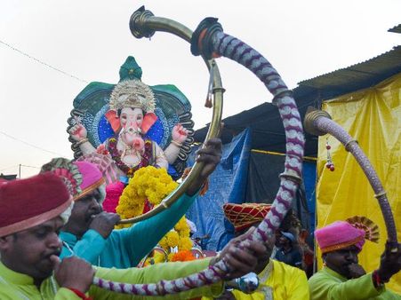 ગણપતિ બાપ્પાનું દેશભરમાં ધૂમધામથી આગમન, જુઓ તસવીરો