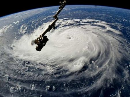 અમેરિકા પર તોળાઈ રહ્યુ છે વિનાશના વાવાઝોડા ‘ફ્લોરેન્સ' નું જોખમ, 10 લાખ લોકોનું સ્થળાંતર