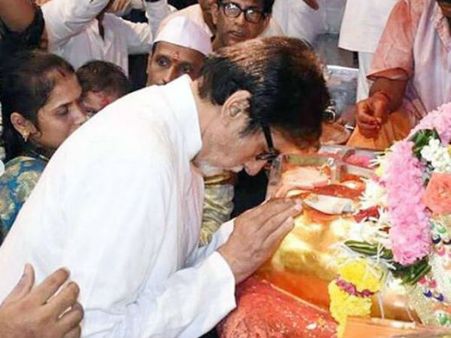 બાપ્પાના ચરણોમાં સદીના મહાનાયક અમિતાભ બચ્ચન બાપ્પાના ચરણોમાં સદીના મહાનાયક અમિતાભ બચ્ચન