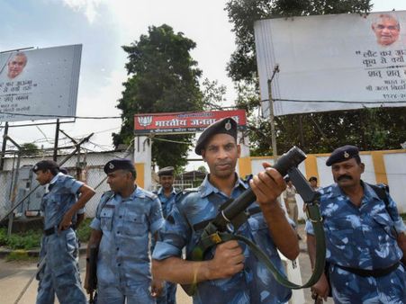 લેફ્ટી નેતાઓની ધરપકડ લેફ્ટી નેતાઓની ધરપકડ