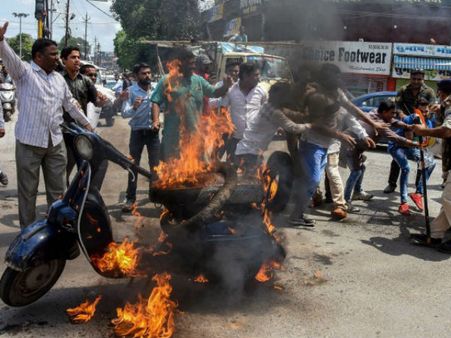 ભાજપ-કોંગ્રેસના કાર્યકરો વચ્ચે અથડામણ ભાજપ-કોંગ્રેસના કાર્યકરો વચ્ચે અથડામણ