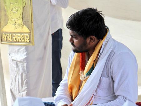 બંધ બારણે બેઠક બંધ બારણે બેઠક