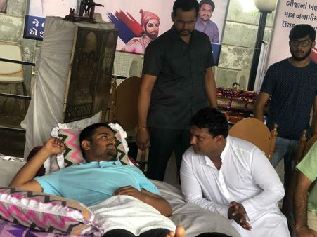 તબિયત બગડતાં હાર્દિક પટેલને હોસ્પિટલે ખસેડવામાં આવ્યો